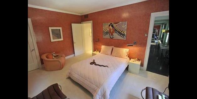 Horrible & Real Home Listing Photos: Snake On The Bed